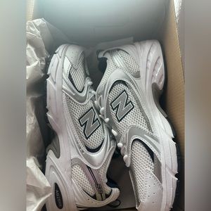 NWT New Balance 530 White Silver Navy Sneakers  9 Women’s